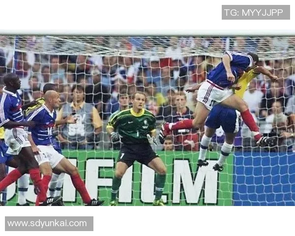 足球明星小罗因涉毒被捕入狱引发球迷热议与社会关注